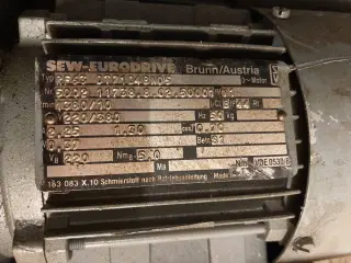 Мотор-редуктор МР Sew-eurodrive RF63 DT71B4BNO5