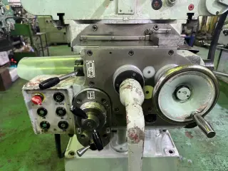 Широкоуниверсальный фрезерный станок (аналог 6т82ш) Jarocin FWD32JM