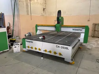 Фрезерно-гравировальный станок с ЧПУ WoodTec CH 2030L