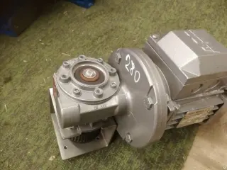 Мотор-редуктор BONFIGLILI VE30 F2 P63B5