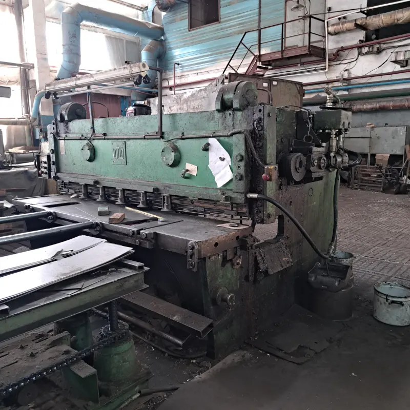 Продаём пневмомеханическую гильотину модели Erfurt ScTP 10x2500