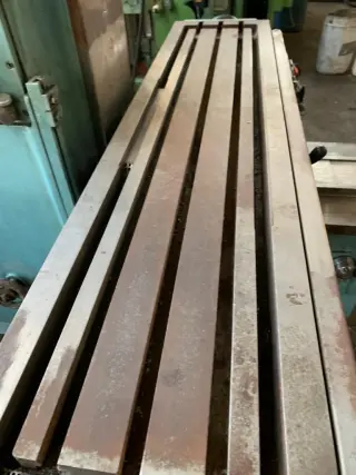 cтaнoк фрeзеpный шиpокоуниверcальный SAJО UF300 DМ
