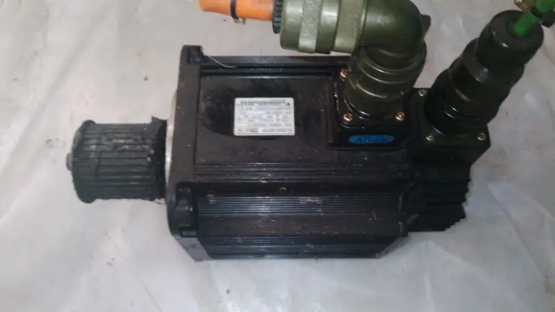 Серводвигатель Yaskawa SGMGH-13 (1.3 кВт)