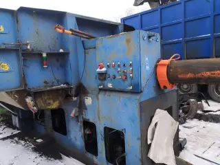 Пресс для металлолома Akros-PAV 1048 DB