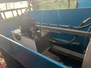 Пресс листогибочный LDMA 160/3200 c ЧПУ DELEM DA53T