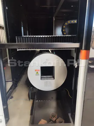 Оптоволоконный лазер в кабине для листов и труб XTC-1530GT/3000 Raycus