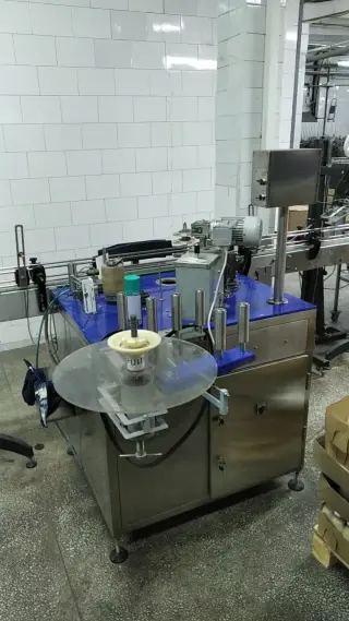 Линия фасовки газированных напитков формат 0,5-1,0-1,5 литра ПЭТ в хорошем рабочем состоянии (без упаковщика)