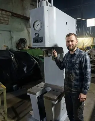 Пресс гидравлический одностоечный П6324