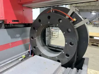 Оптоволоконная лазерная установка с модулем для обработки труб KMT 3015 LX-3000W