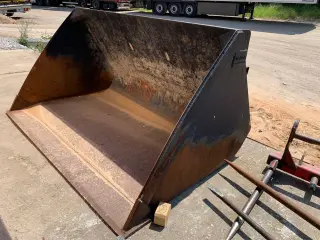 Телескопический погрузчик MANITOU MRT 3050