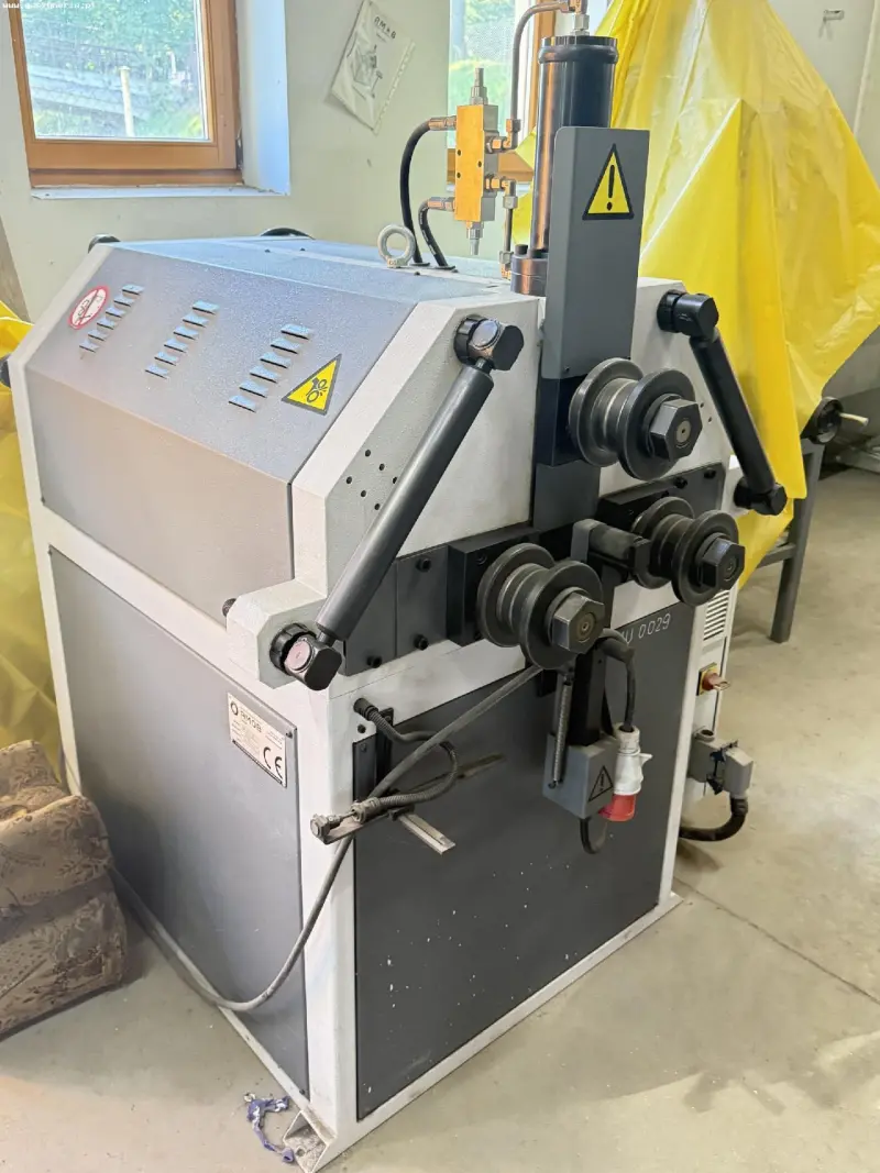 Трехвалковый гибочный станок AMOB MAH 40/3 CNC