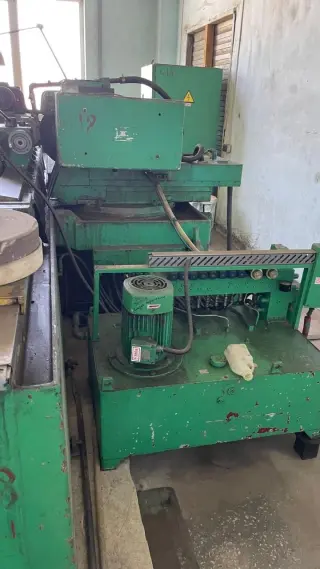 круглошлифовальный станок TOS BHU 32A/2000