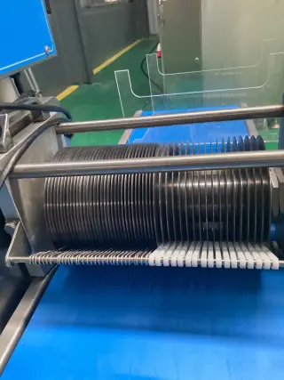 Машина для нарезки мяса кубиками и полосками Vega Hor Meat Slicer 700