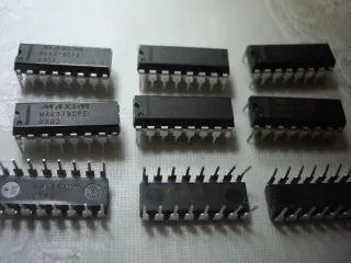 Микросхема MAX379CPE MAXIM