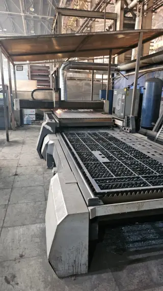 Установка лазерной резки листовых металлов UNIMACH LaserCut FO3015-2.0PRF-ML