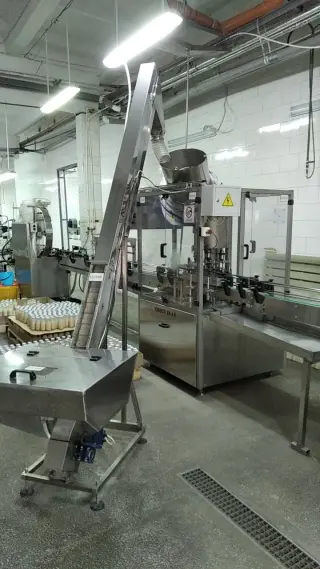 Линия фасовки газированных напитков формат 0,5-1,0-1,5 литра ПЭТ в хорошем рабочем состоянии (без упаковщика)