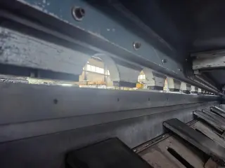 Гильотинные ножницы Durma MS 3004 с ЧПУ