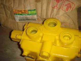 Управляющий клапан KOMATSU 709-21-11500