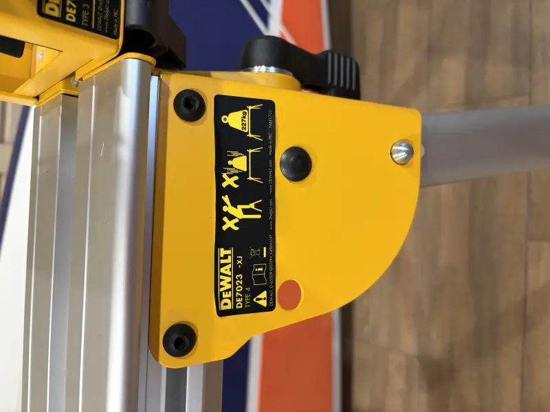 Универсальная подставка для торцовочных пил DeWALT DE7023