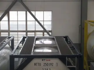Танк-контейнер 26м3 тип Т11 с термоизоляцией и подогревом, для перевозки наливных грузов, новый