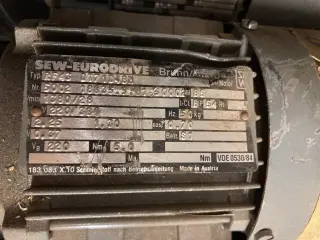 Мотор-редуктор Sew-eurodrive RF43 DT71D4BM
