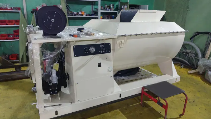 Установка гидропосев газона в наличии (1500 л, шнек)