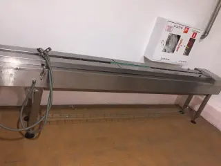 горизонтальная упаковочная машина (флоу-пак) ILAPAK DELTA 3000 TDR B DX