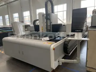 Оптоволоконный лазерный станок для резки металла LF6015C/6000 Raycus
