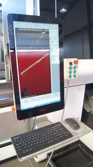 Волоконный лазер для резки труб и профилей BODOR T230