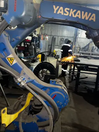 Сварочный робот Yaskawa AR 1440 с вращателем