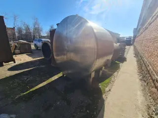 Емкость нержавеющая объем 5 м.куб., с нержавеющей рубашкой (термос)