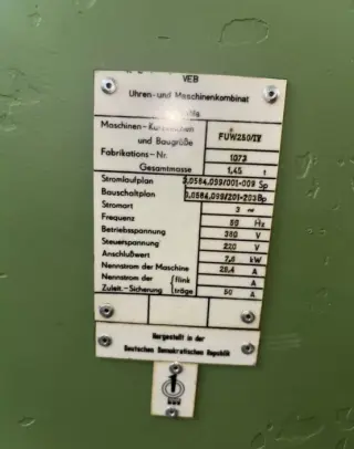 Универсально-фрезерный FUW 250 / IV