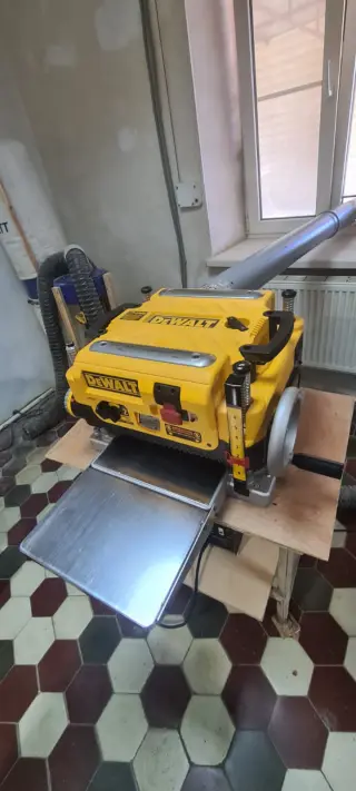 DeWalt 735