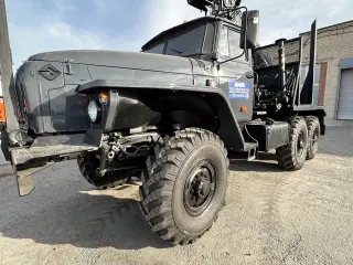 Лесовоз Урал ЯМЗ-238 с новым ГМ