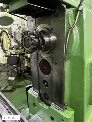Широкоуниверсальный фрезерный станок 6р82ш