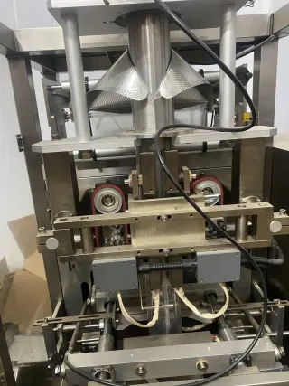 ЛИНИЯ УПАКОВКИ ФЛОУ-ПАК ВЕРТИКАЛЬНАЯ SZ-V-420