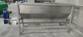 Винтовой конвейер с приемным бункером