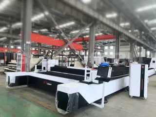 Широкоформатный оптоволоконный лазер для резки металла XTC-30120W/12000 Raycus