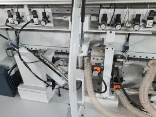 Автоматический кромкооблицовочный станок BEEMATIC KY60R