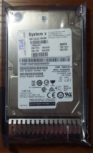 Жесткий диск IBM 300GB 15K SAS 6Gb/s 2.5" HDD (FRU 00AJ082)