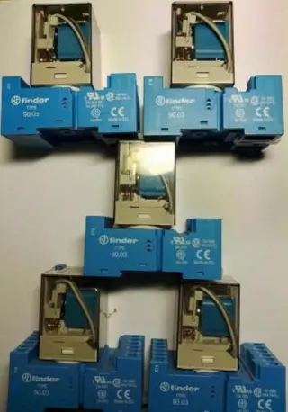 FINDER Typ 60.13 + Typ 90.03 Реле 10A 250V Катушка 24VDC
