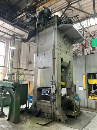 Пресс механический К2538 усилием 630 тонн