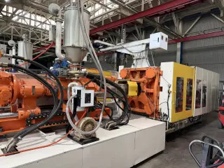 Термопластавтомат (ТПА) 750т. Шнек 100мм. Б/У