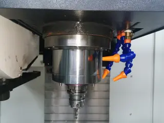VMC650 Вертикальный обрвабвтывающий центр с ЧПУ FANUC