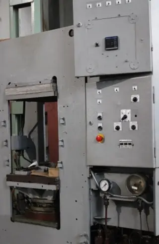 Пресс вулканизационный 250-600 4Э