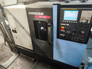 Токарный центр с ЧПУ DOOSAN LYNX 220A