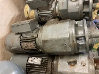 Мотор-редуктор МР Sew-eurodrive RF63 DT71B4BNO5