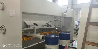 Гильотинные ножницы HGS 13x4000