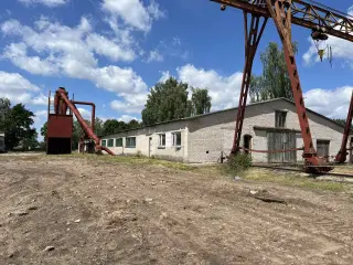 Производственная база (2 здания с земельный участок 1,2224га)