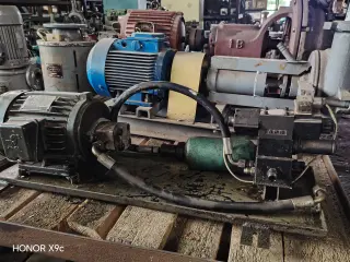 Лот промышленных насосов с хранения (Гидростанция, Н400, НШ, 2НВР, Iwaki, Hitachi)